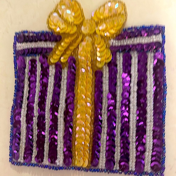 huge brooch sequin beaded pin vintage gift box design - Picture 1 of 4